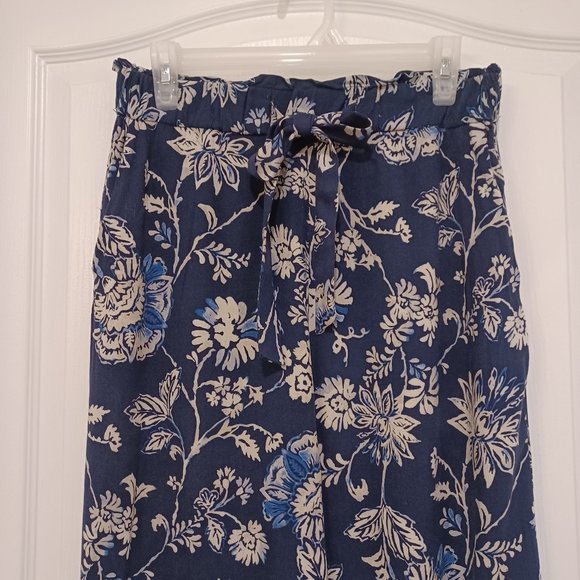 H&M Pants - H&M high-waisted floral pants